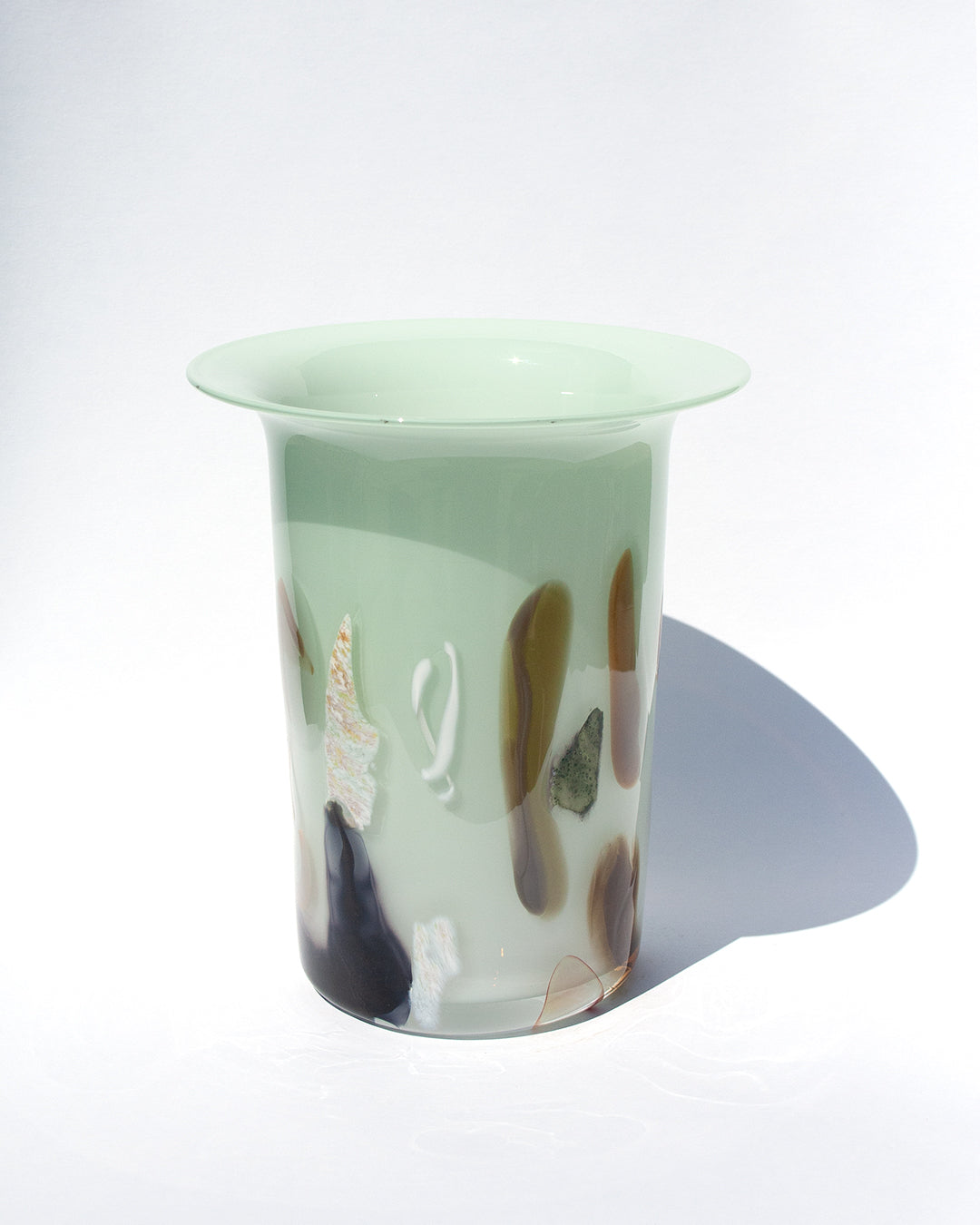 Mint Nassau Trumpet Vase