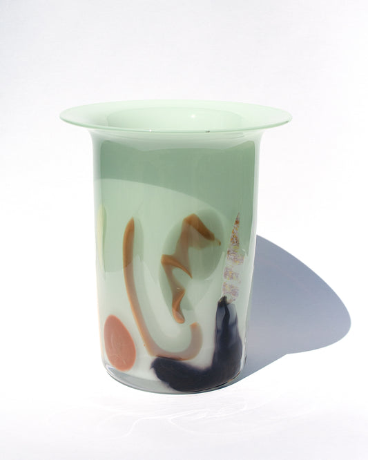 Mint Nassau Trumpet Vase